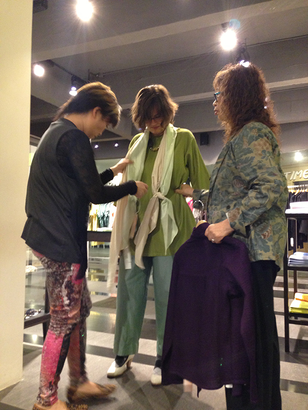 The day before the Forum: Sei and Mariko Watanabe select outfits for Ingrid’s keynote speech at Yaccomaricard in Chit Lom